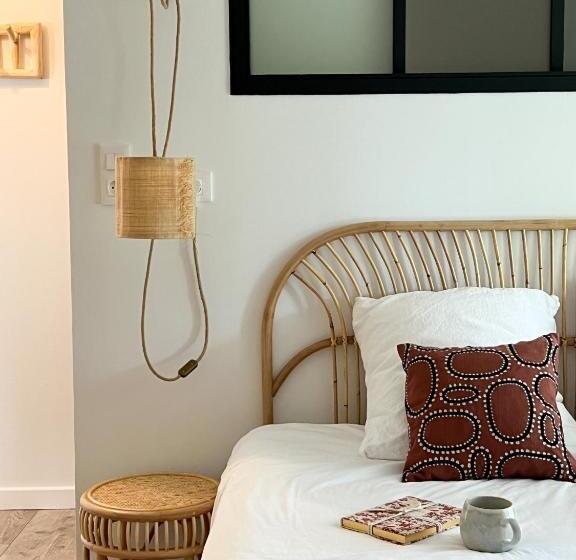 تختخواب و صبحانه Parenthèse