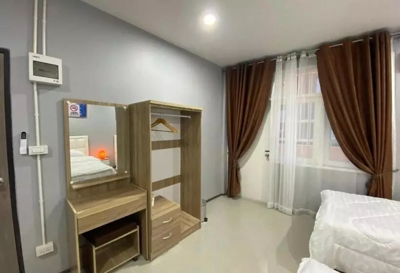 ホテル คาเฟ่ เดอ แจ่วบอง รูมแอนด์เซอร์วิส