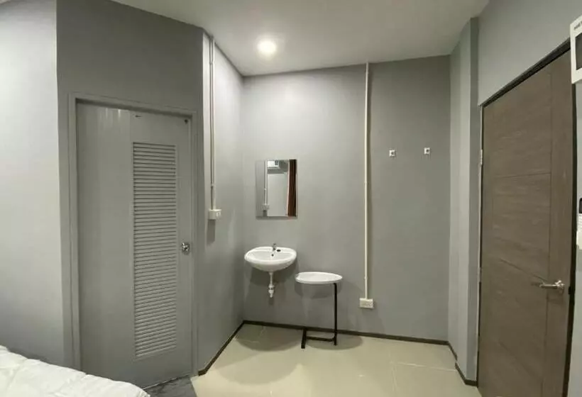 ホテル คาเฟ่ เดอ แจ่วบอง รูมแอนด์เซอร์วิส