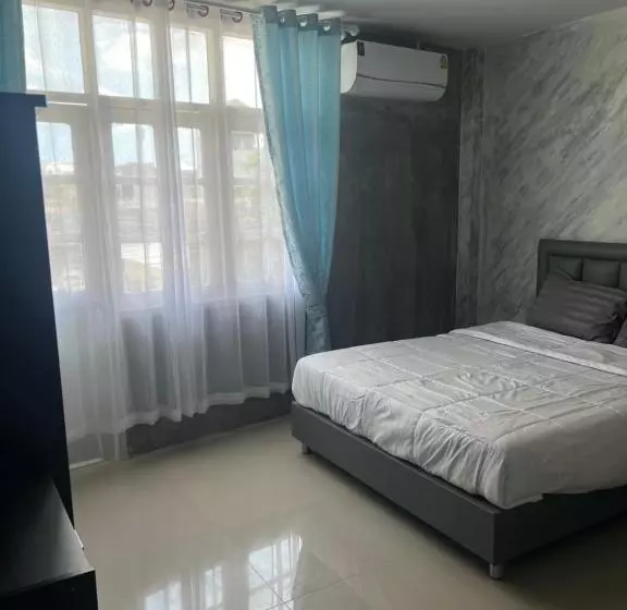 ホテル คาเฟ่ เดอ แจ่วบอง รูมแอนด์เซอร์วิส