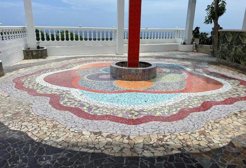 هتل Penthouse Luxury Suite With A 360 Ocean View, Balcony With Hot Tub