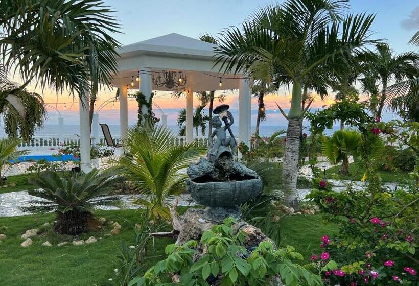 هتل Penthouse Luxury Suite With A 360 Ocean View, Balcony With Hot Tub