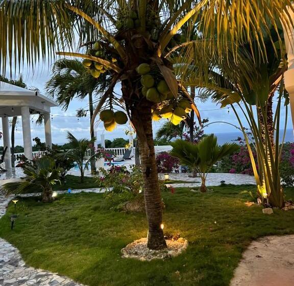 هتل Penthouse Luxury Suite With A 360 Ocean View, Balcony With Hot Tub