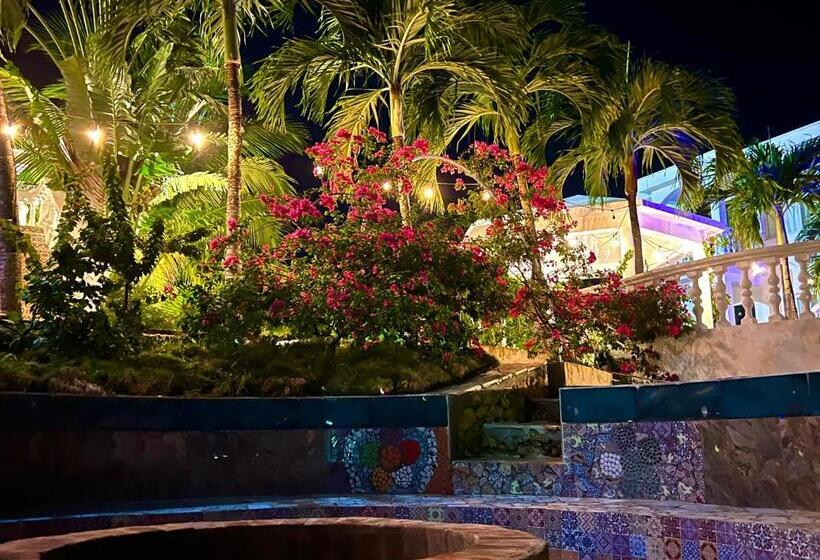 هتل Penthouse Luxury Suite With A 360 Ocean View, Balcony With Hot Tub