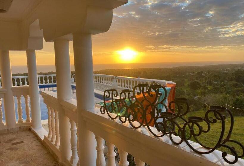 هتل Penthouse Luxury Suite With A 360 Ocean View, Balcony With Hot Tub