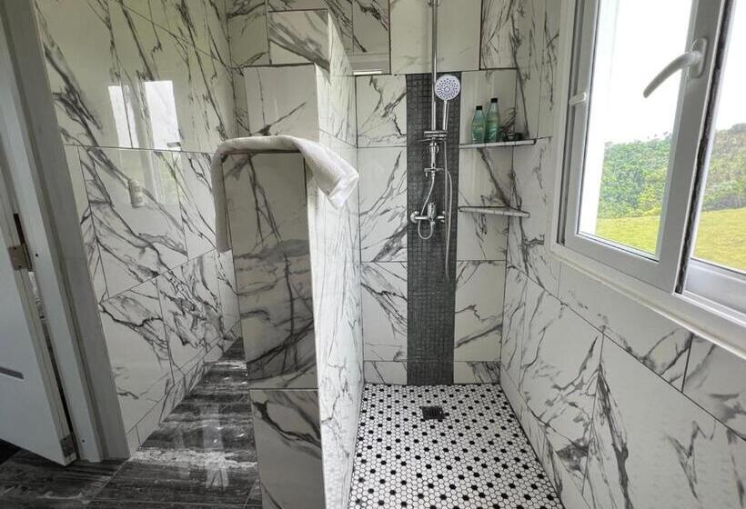 هتل Penthouse Luxury Suite With A 360 Ocean View, Balcony With Hot Tub