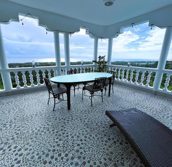 هتل Penthouse Luxury Suite With A 360 Ocean View, Balcony With Hot Tub