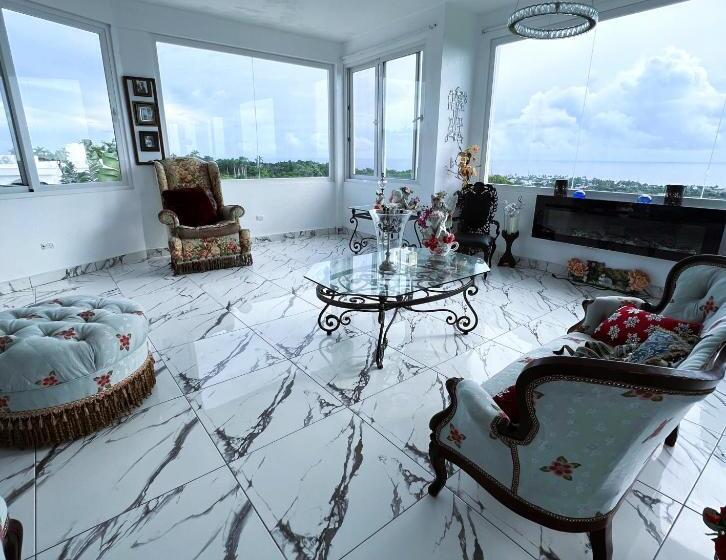 هتل Penthouse Luxury Suite With A 360 Ocean View, Balcony With Hot Tub