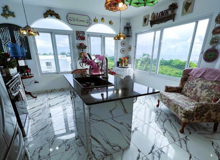 هتل Penthouse Luxury Suite With A 360 Ocean View, Balcony With Hot Tub