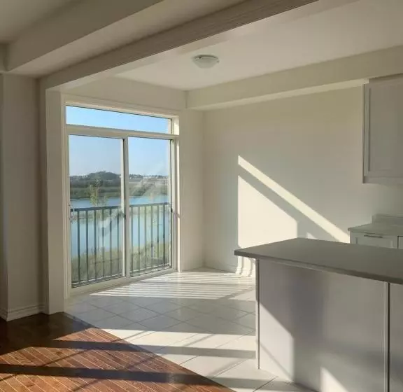 ペンション Oshawa New Town Home