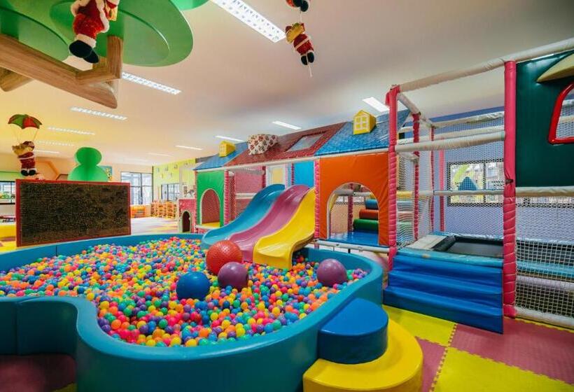 אתר נופש Rawayana Central Park Villas