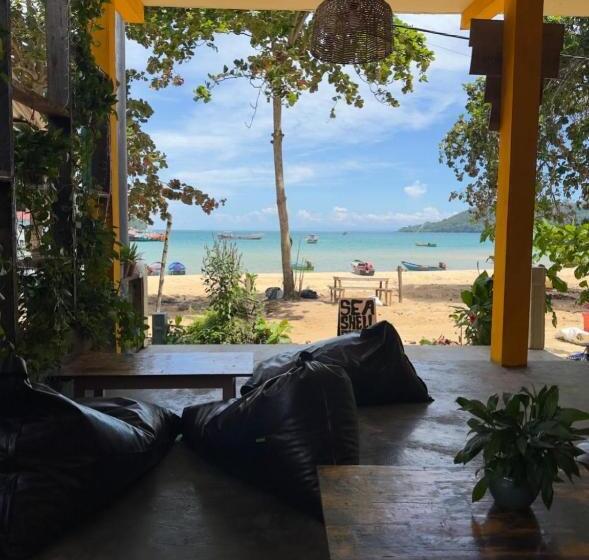 هاستل Seashell Guesthouse, Bar And Tattoos