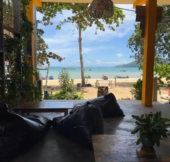 Retkeilymaja Seashell Guesthouse, Bar And Tattoos
