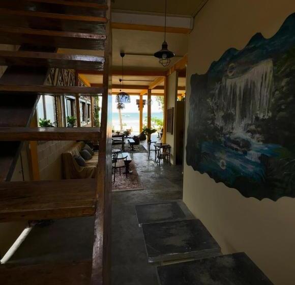 هاستل Seashell Guesthouse, Bar And Tattoos