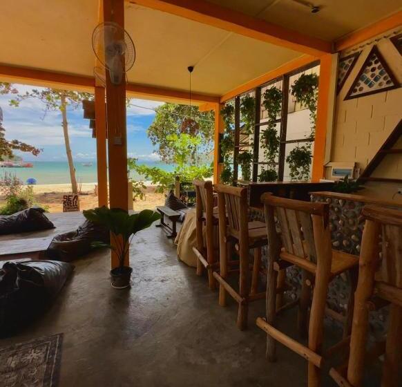 هاستل Seashell Guesthouse, Bar And Tattoos