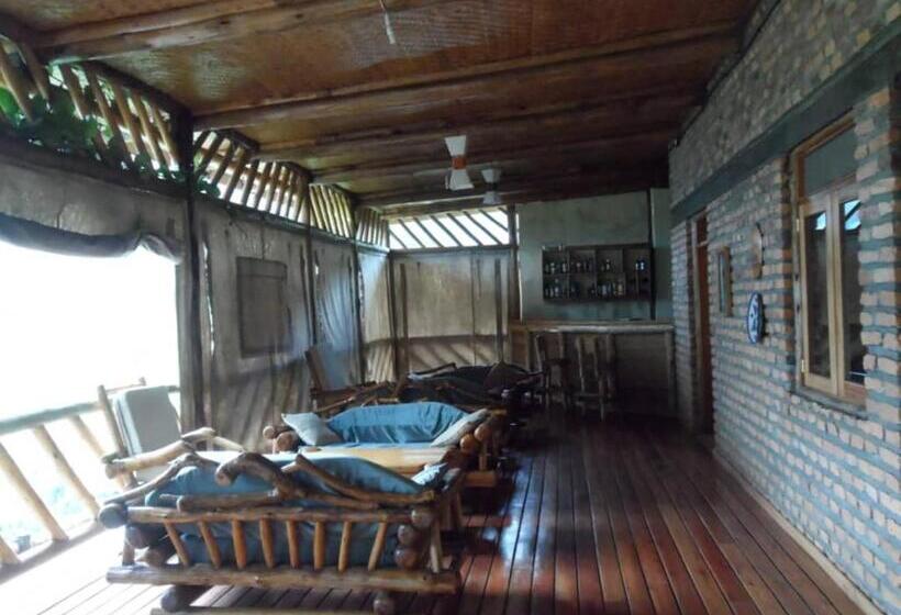 هتل Buhoma Community Haven Lodge