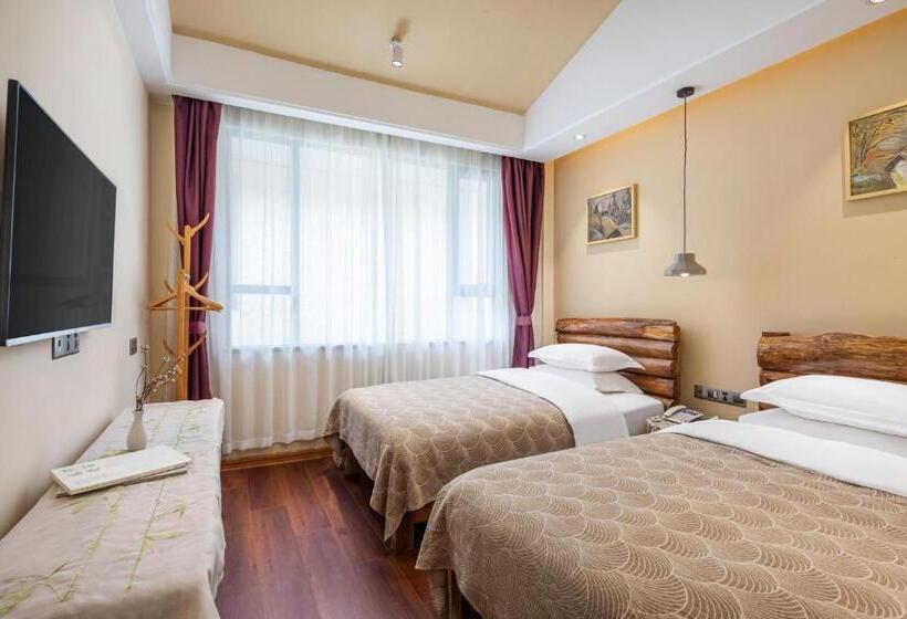 Hotel Guilin Village Creek Inn  Free Shuttle Bus To Train Railway Station Over 3 Nights One Way