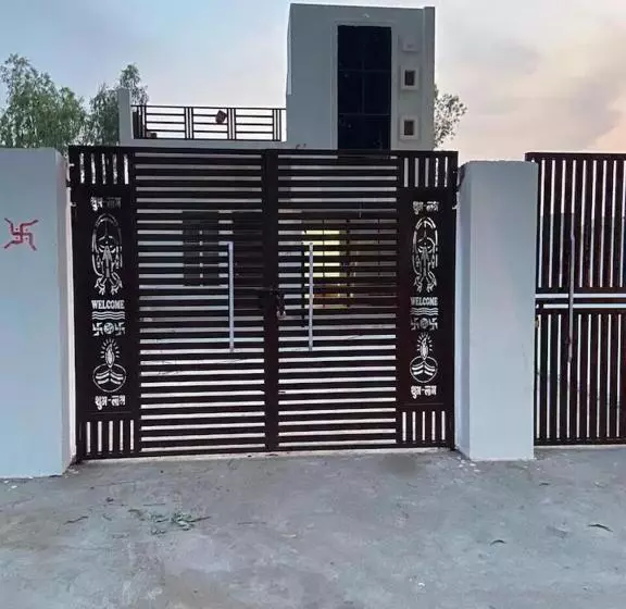Hotelli Oyo 81257 Royal Guest House