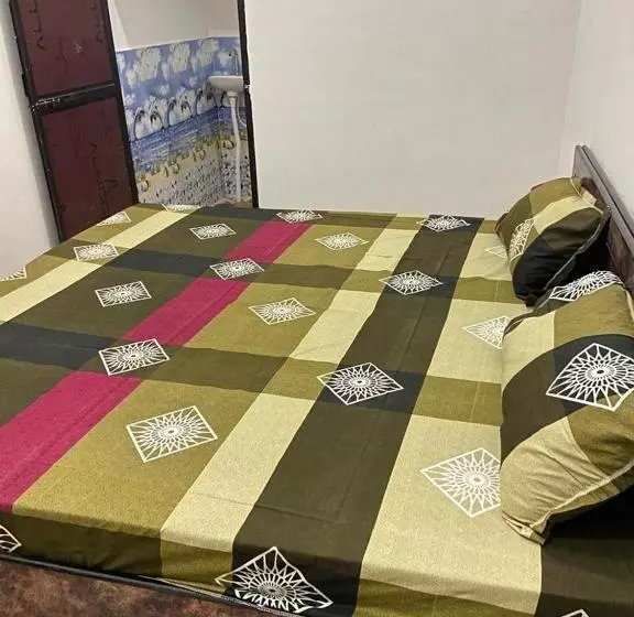 Hotelli Oyo 81257 Royal Guest House