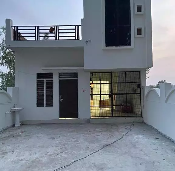 Hotelli Oyo 81257 Royal Guest House