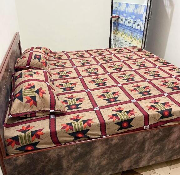 בית מלון כפרי Oyo 81257 Royal Guest House