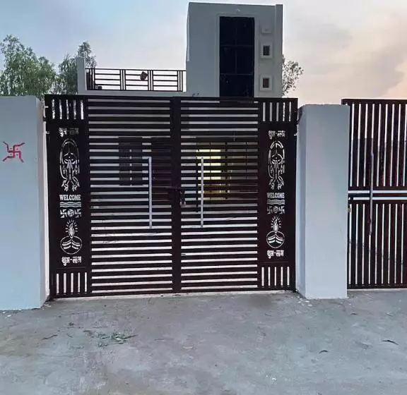 Hotelli Oyo 81257 Royal Guest House