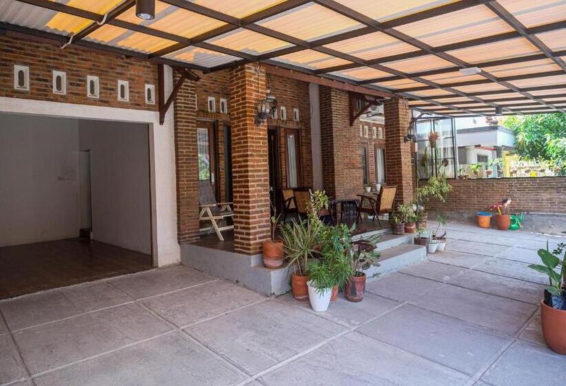 Hotel Reddoorz Syariah Near Stasiun Klaten