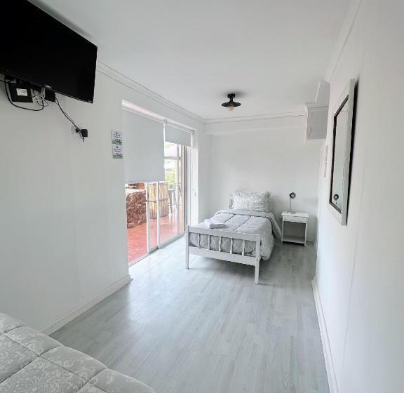 تختخواب و صبحانه Hostal Muvi