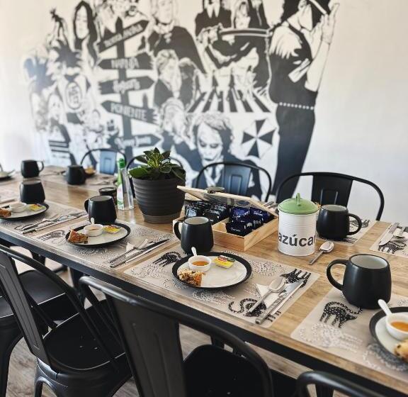 تختخواب و صبحانه Hostal Muvi