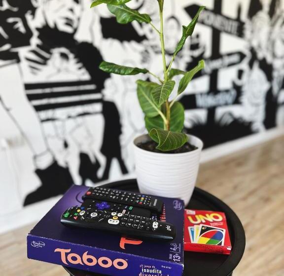 تختخواب و صبحانه Hostal Muvi