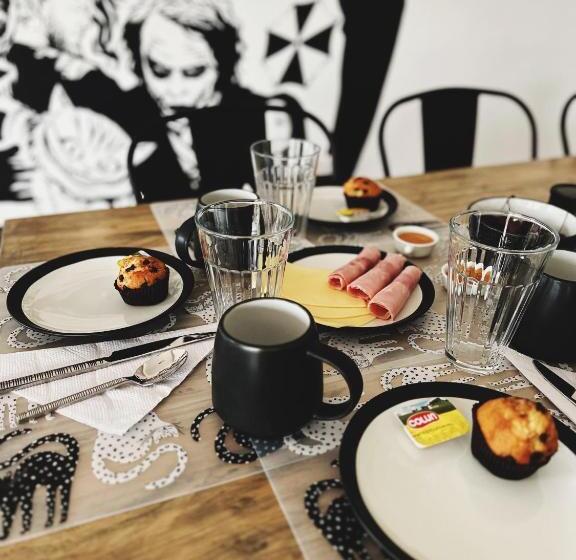 تختخواب و صبحانه Hostal Muvi