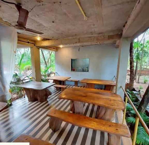 Hotelli Coconut Garden Beach House