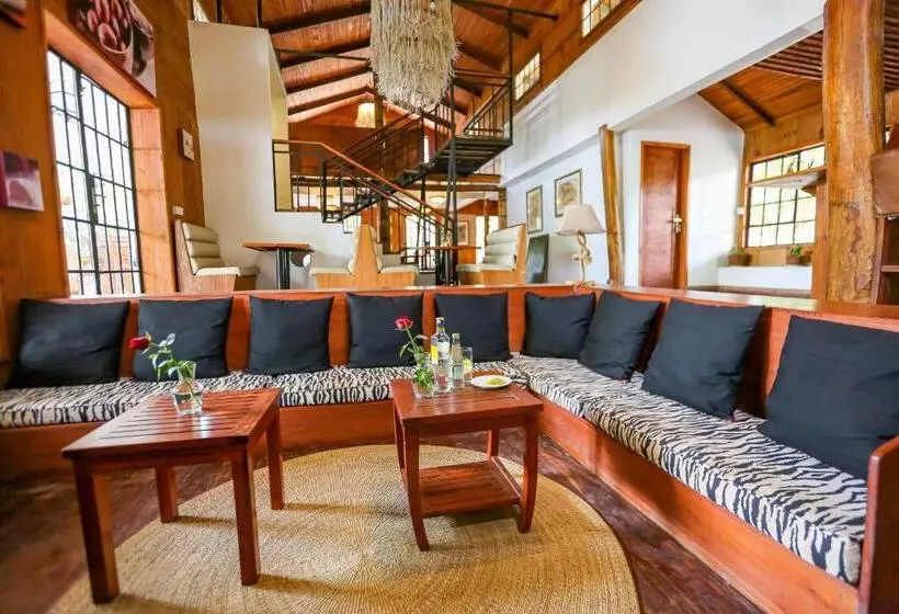 ホテル Mbugwe Lodge
