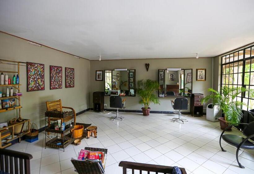 בית מלון כפרי Mbugwe Lodge