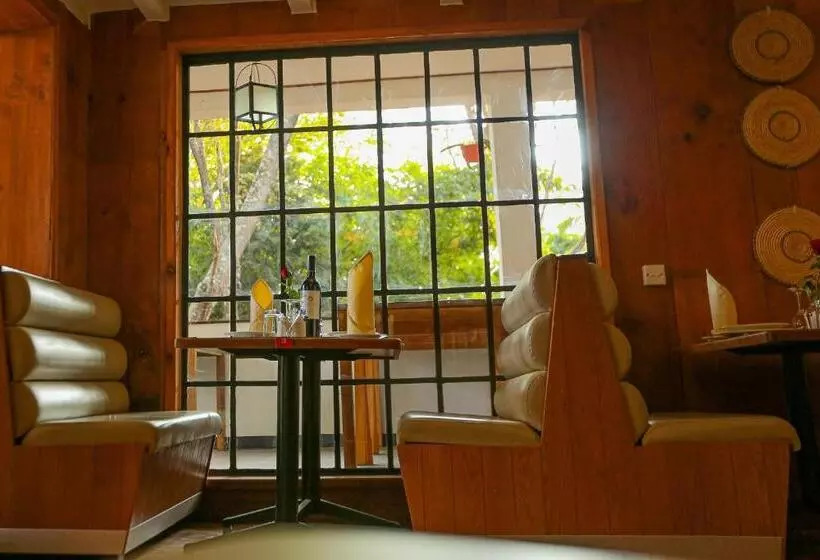 ホテル Mbugwe Lodge