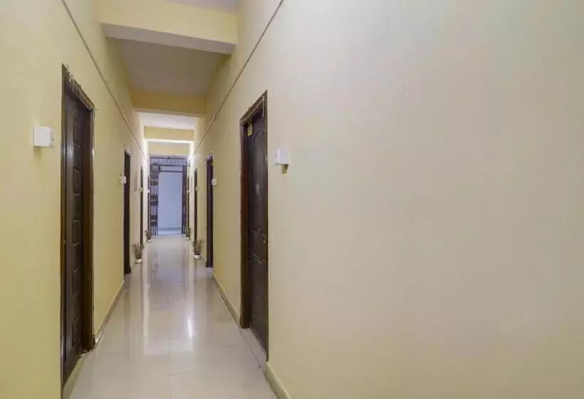 ホテル Pop Tirumala Lodge