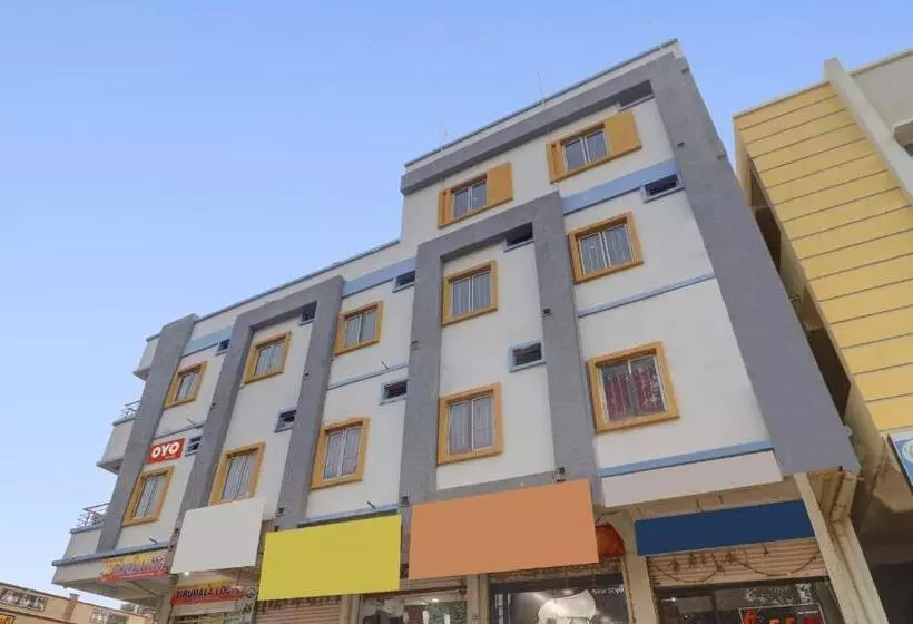 ホテル Pop Tirumala Lodge