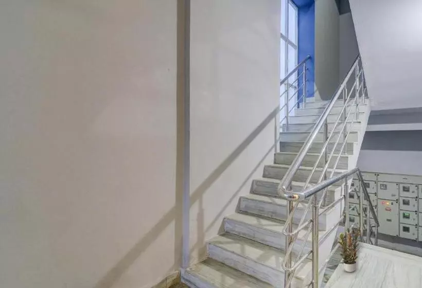ホテル Pop Tirumala Lodge