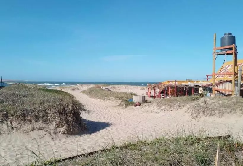پانسیون Calavera Beach Hostel