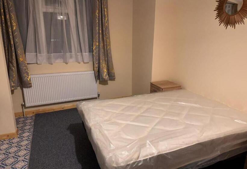 פנסיון Tottenham Lane Guest House