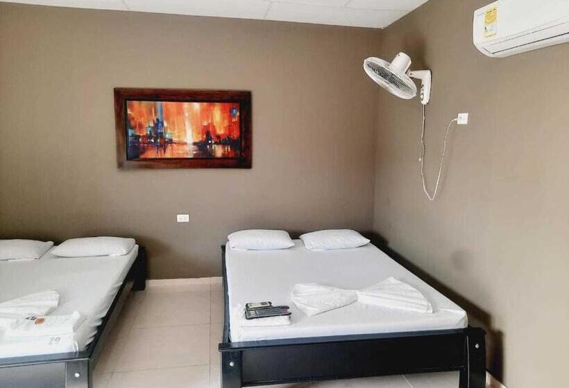 Piscina Y Hotel Cubides Curumani