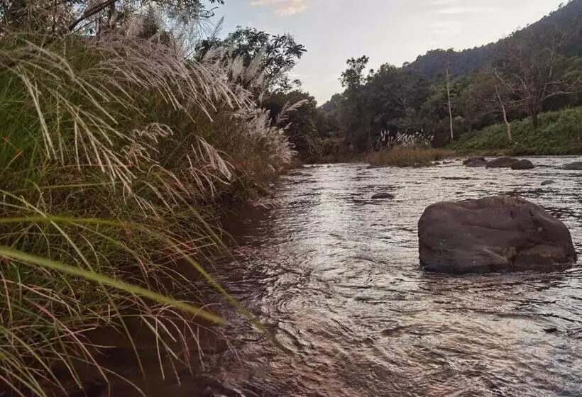 Lomakeskus Panakluea Cottage & Crafts   พนาเกลือ