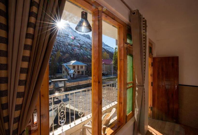 הוסטל Zostel Sissu