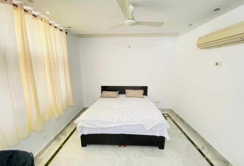 Hotel Capital O The Blueship