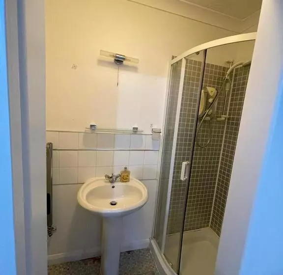 Kapselihotelli Alder En Suite Self Caring Private Shower 2