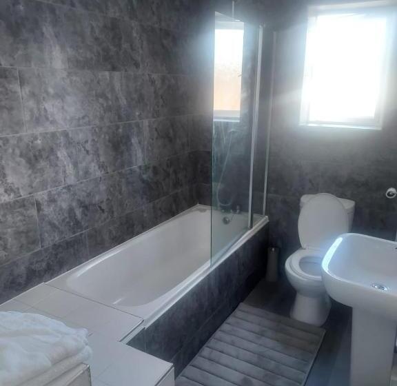 هتل کپسول Alder En Suite Self Caring Private Shower 2