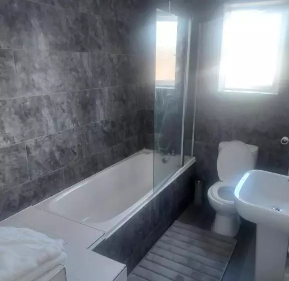 Kapselihotelli Alder En Suite Self Caring Private Shower 2