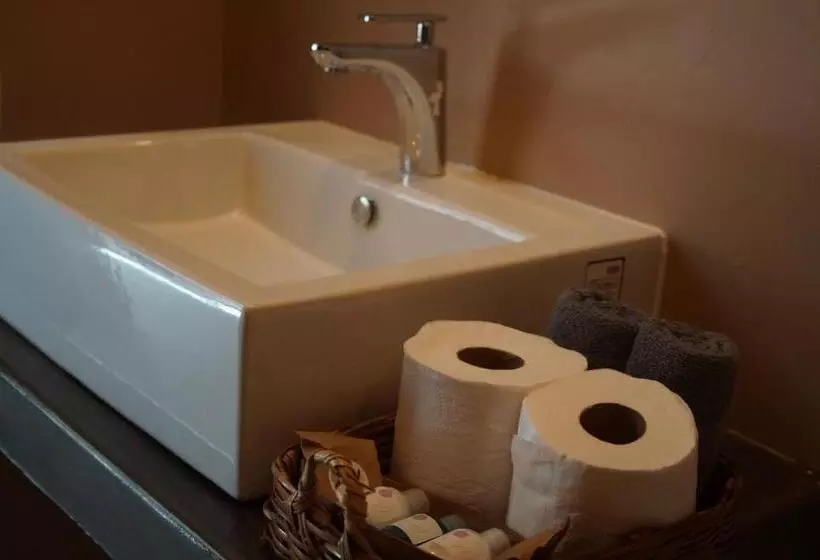 Hotelli Lya Beach House