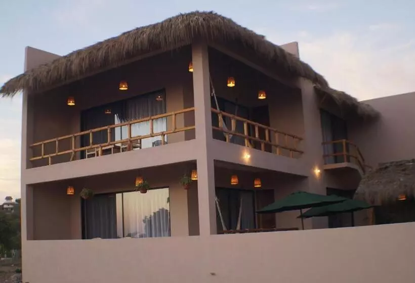 Hotelli Lya Beach House