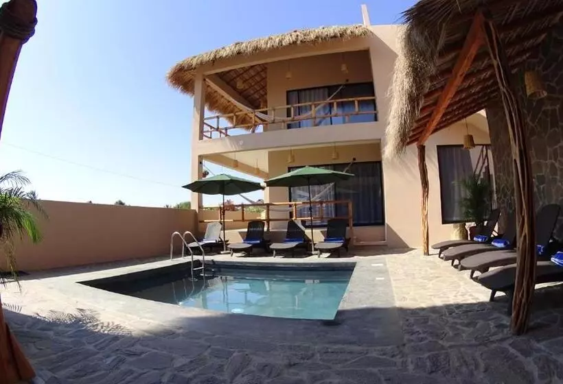 Hotelli Lya Beach House